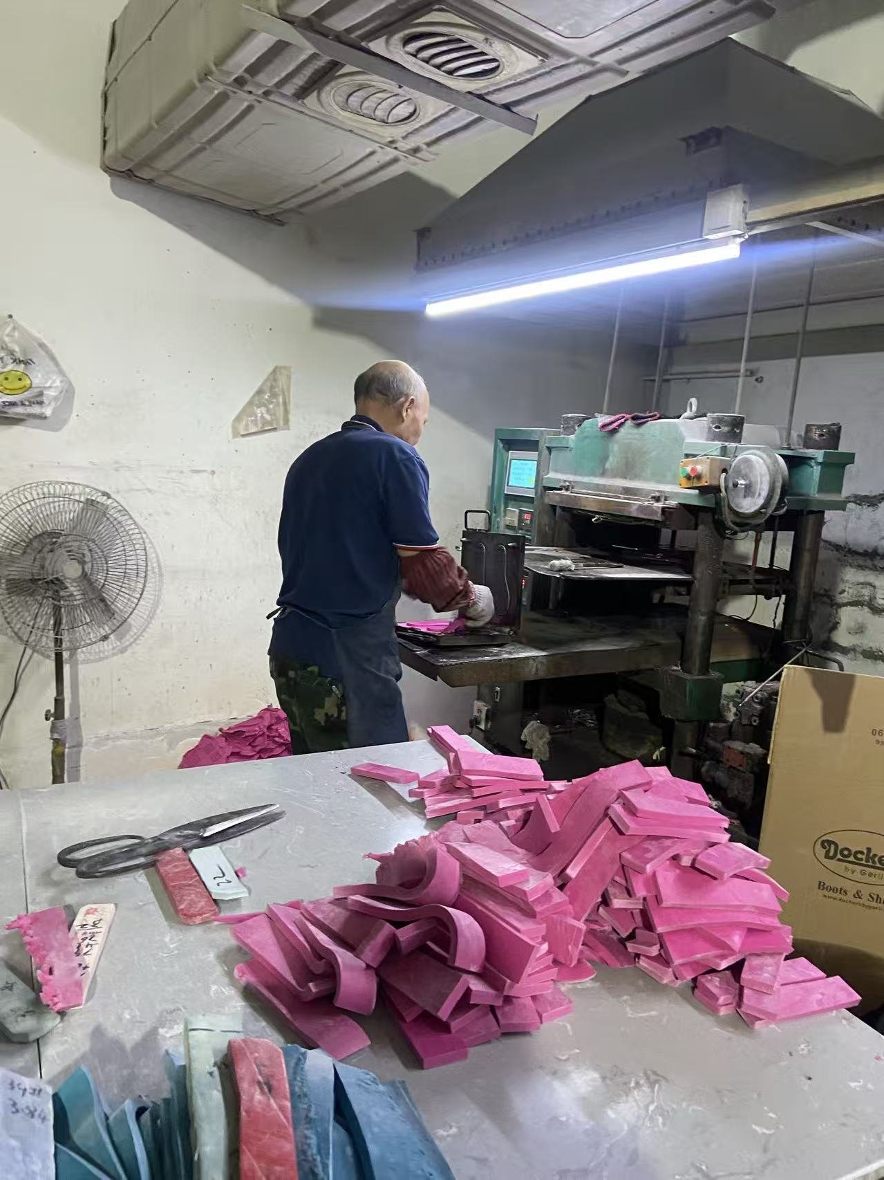 Rubber sheet preparation and calendaring for rubber boot manufacturing