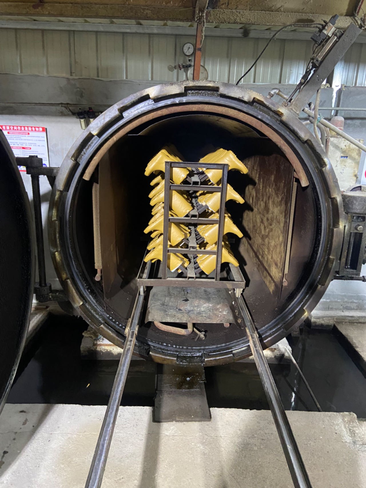 Rubber boots vulcanization process in factory