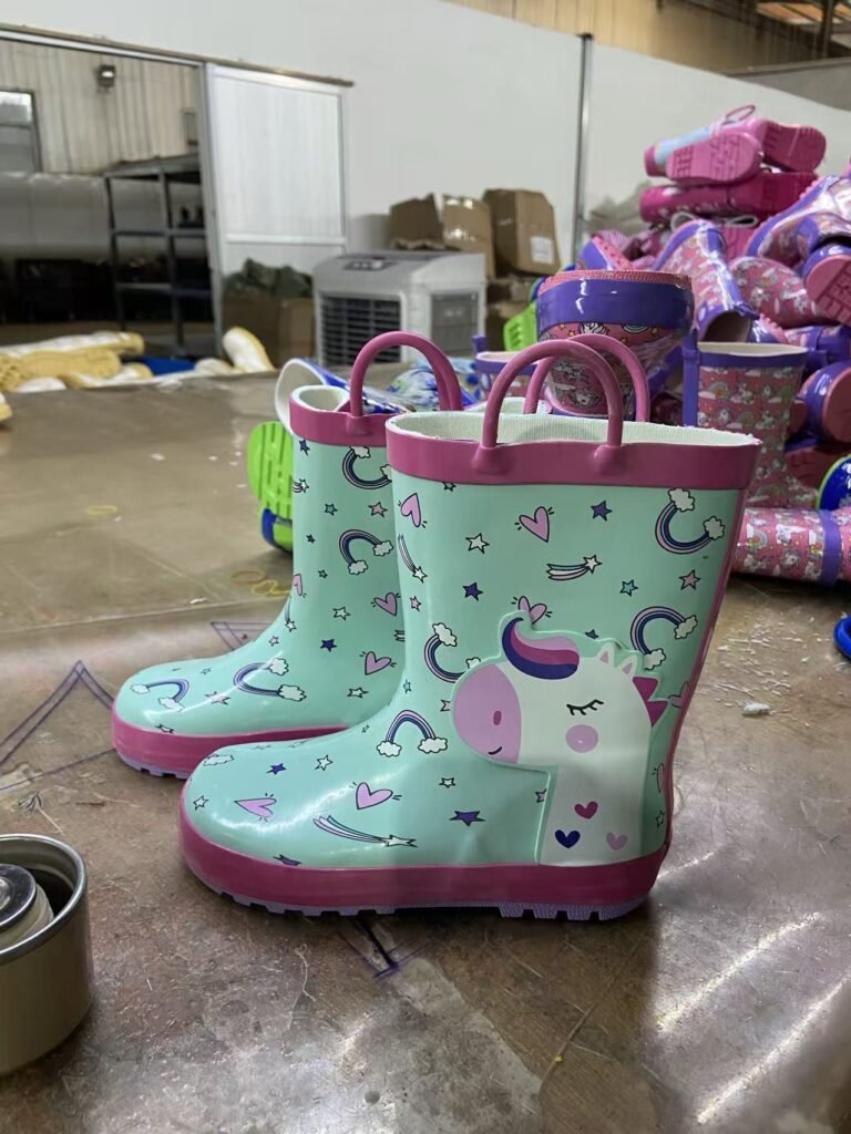 bulk rubber boots packed for wholesale export