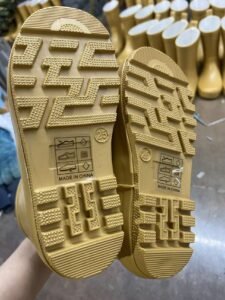 rubber boot construction and outsole details